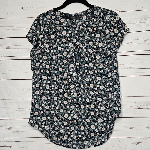 Stitch Fix Fun 2 Fun Floral Cap Sleeve Top - Picture 8 of 8